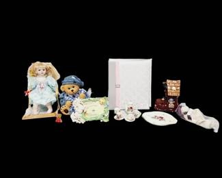 Vintage Boyds Bear  Miniature Tea Set  Bear Lamp  Etc