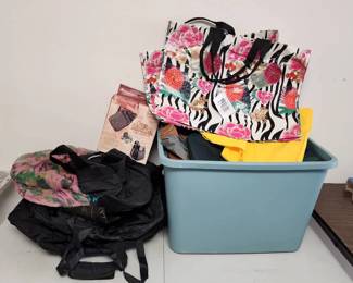 Random Lot Of Handbags And Carry Totes 