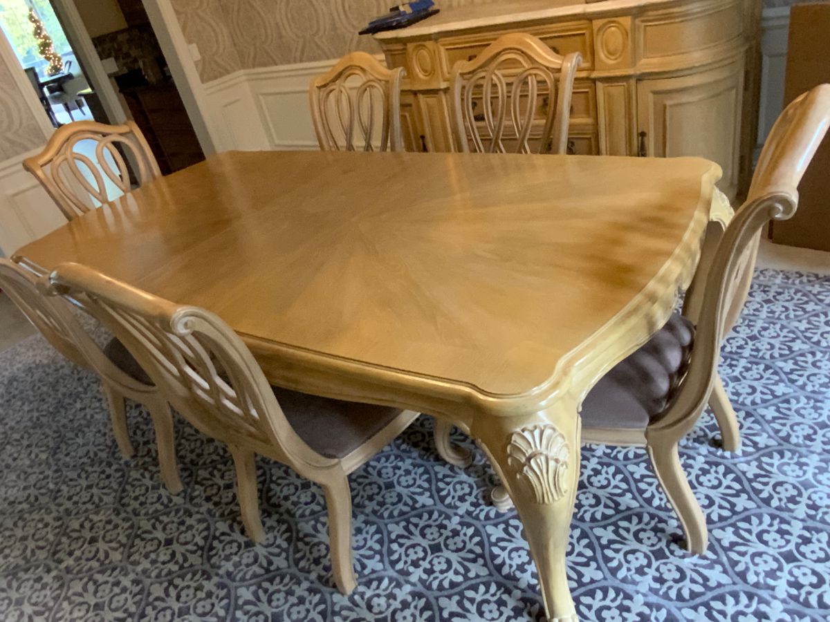 BERNHARDT HIGH END DINING ROOM TABLE WITH 6 CHAIRS AND TABLE TOP PROTECTION PADS