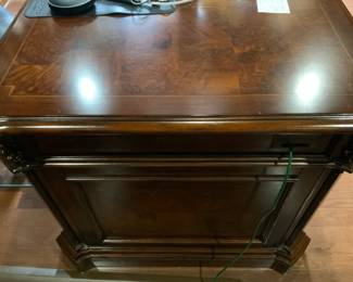 HOOKER EXECUTIVE DESK