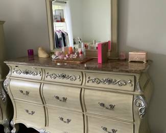 GIRLS BEDROOM DRESSER WITH MIRROR MCKENNA