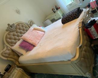 MATCHING GIRLS BEDROOM SET QUEEN SIZE BED