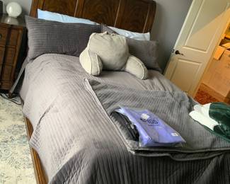 QUEEN SIZE BED WITH WOODEN HEADBOARD AND FRAME.  HOOKER FURNITURE 