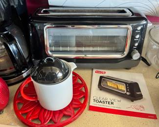 Dash Clear View Toaster 