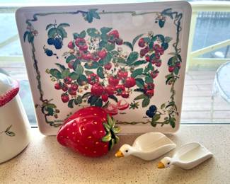 Smeraldo Strawberry Themed Serving Tray, Pair of Ceramic Duck Scoops