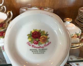 Royal Albert - Old Country Roses Dinnerware Set