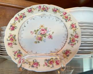 Gold Castle Dinnerware Set