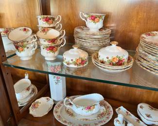 Royal Albert - Old Country Roses Dinnerware Set