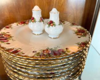 Royal Albert - Old Country Roses Dinnerware Set