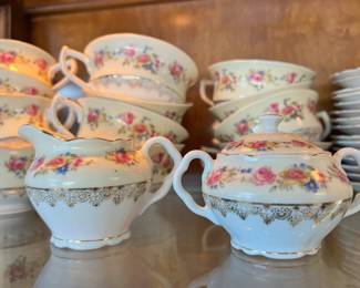 Gold Castle Dinnerware Set