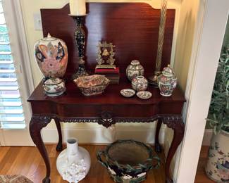 Great Chippendale flip top table, this will convert to table with 2 extra leaves available.