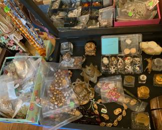 TONS OF BEAUTIFUL COSTUME JEWERLY JUST IN TIME FOR HOLIDAY PARTIES