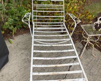 Vintage lawn furniture. Cushions available to match 