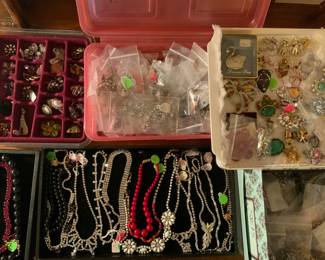 TONS OF HIGH QUALITY COSTUME JEWELRY 