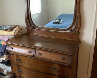 Vintage 1910 oak dresser with mirror in great condition