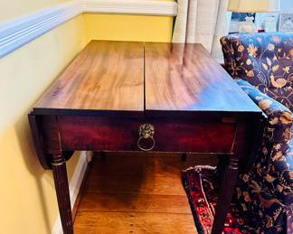 Drop leaf Pembroke table