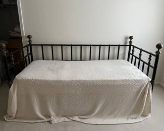 Iron daybed with trundle