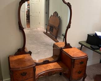 French vanity