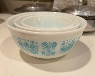 Pyrex - Amish Country bowl set