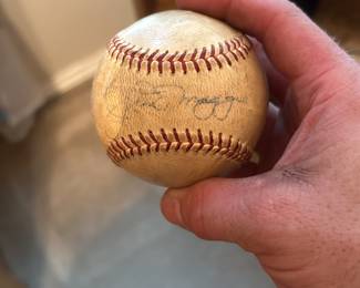 Joe DiMaggio Signed Baseball!