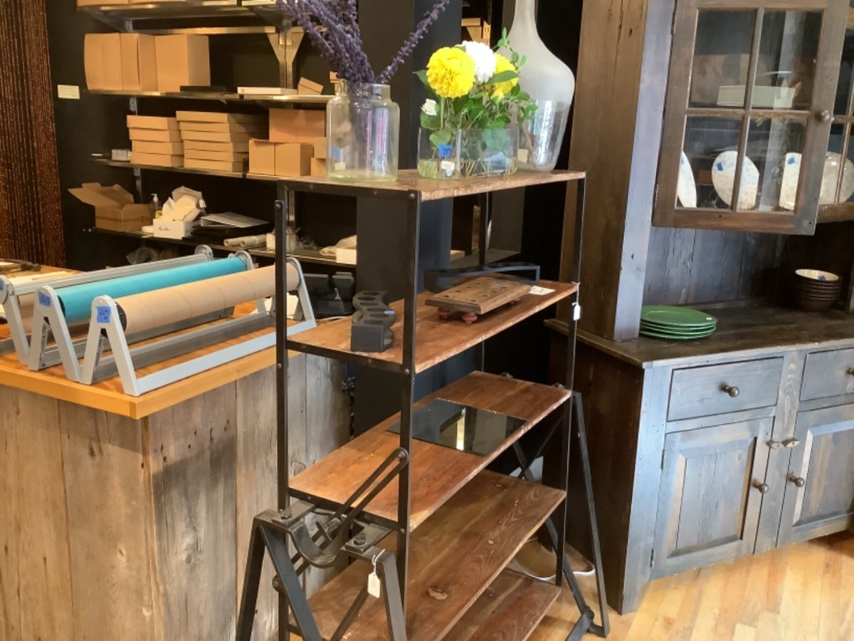 Shelf that turns into a table