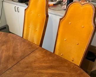 DINING TABLE AND 6 CHAIRS A LEAF