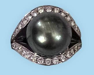 18k white gold, Tahitian pearl and diamond ring