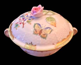 Queen Victoria covered cream soup bowls