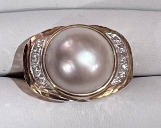 Mabe pearl & diamond ring