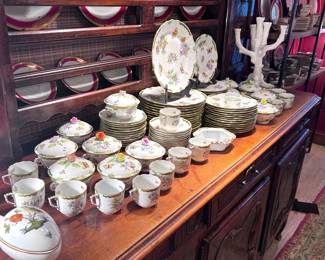 Herend “Queen Victoria” china - Service for 13+