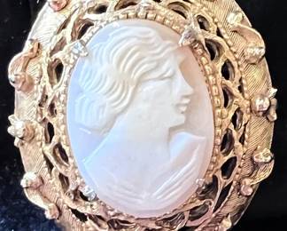 18k gold antique cameo pin/pendant