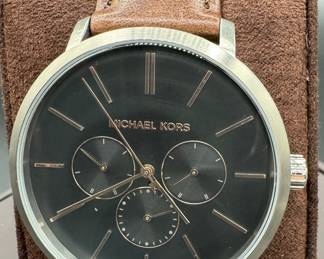 5	$24 	
Mickael Kors Black dial / brown leather 	