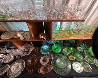 Green depression, glass with uranium will glow under black light