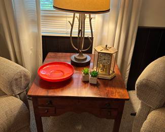 Side coffee table and lamp - located in hearth room