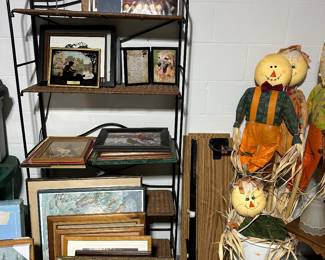 Many decorative wall hangings