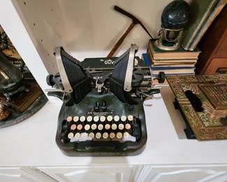 Antique Oliver No. 9 Batwing Typewriter