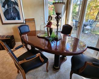 Oval Dining Table with 2 additional leaves