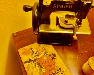 Vintage Singer Sew Handy with Directions/Clamp
