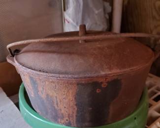 Cast Iron Pot with lid
