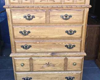 Pretty Palliser Oak Chest Of Drawers