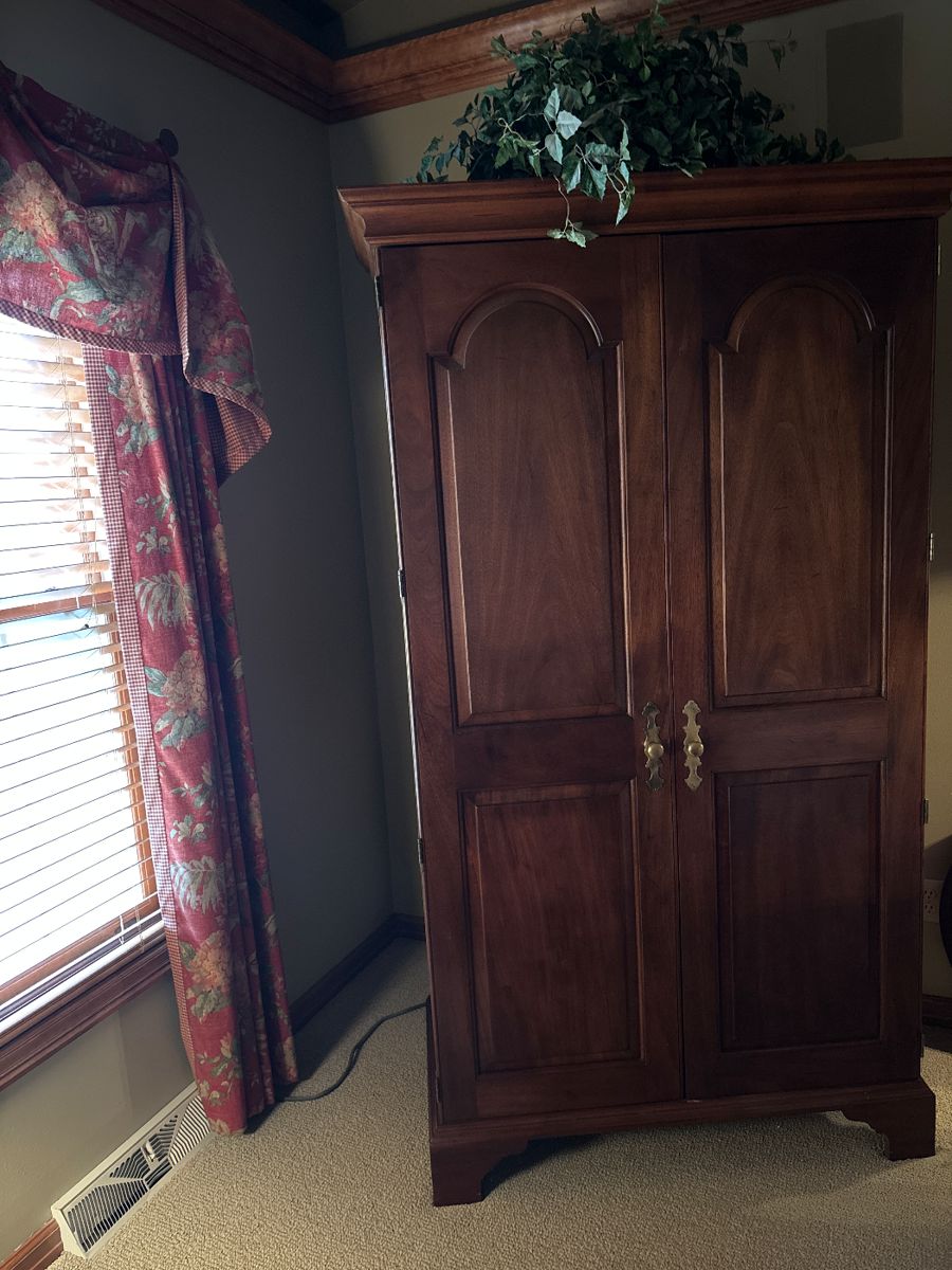 Exquisite Mequon Estate / Moving Sale starts on 11/2/2023