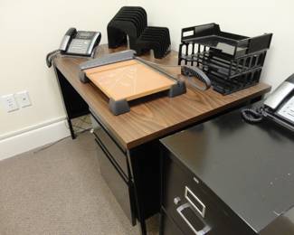 Cute Mini Desk/ Lockable 3 Drawer w/Keys