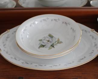 Formal dinner ware set