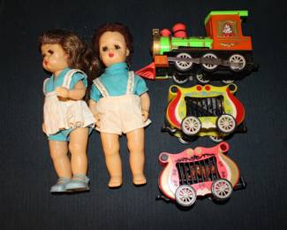Dolls, train