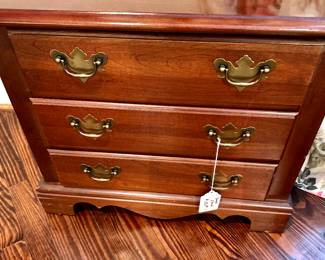 Small Broyhill 3 Drawer Chest