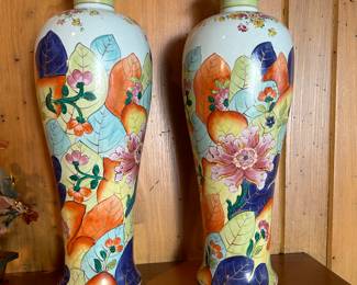 LOWESTOFT MOTTAHEDEH TOBACCO LEAF LIDDED VASES