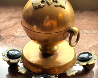 005 138Atq Brass Inkwell
