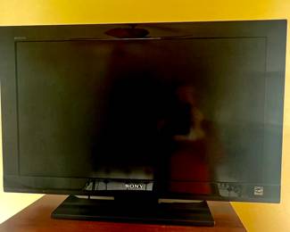 95. Sony Bravia TV (32")