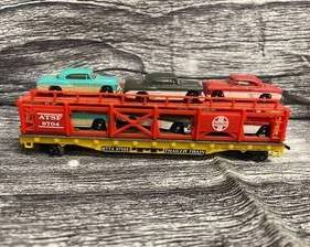 HO Train car carrier, with plastic cars