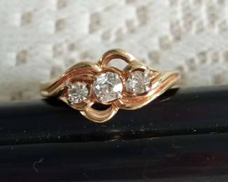 001 14KT Gold Diamond Ring